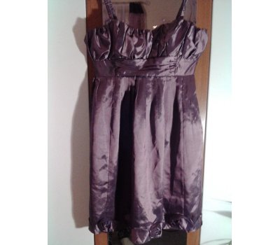Tmavě fialové společenské šaty